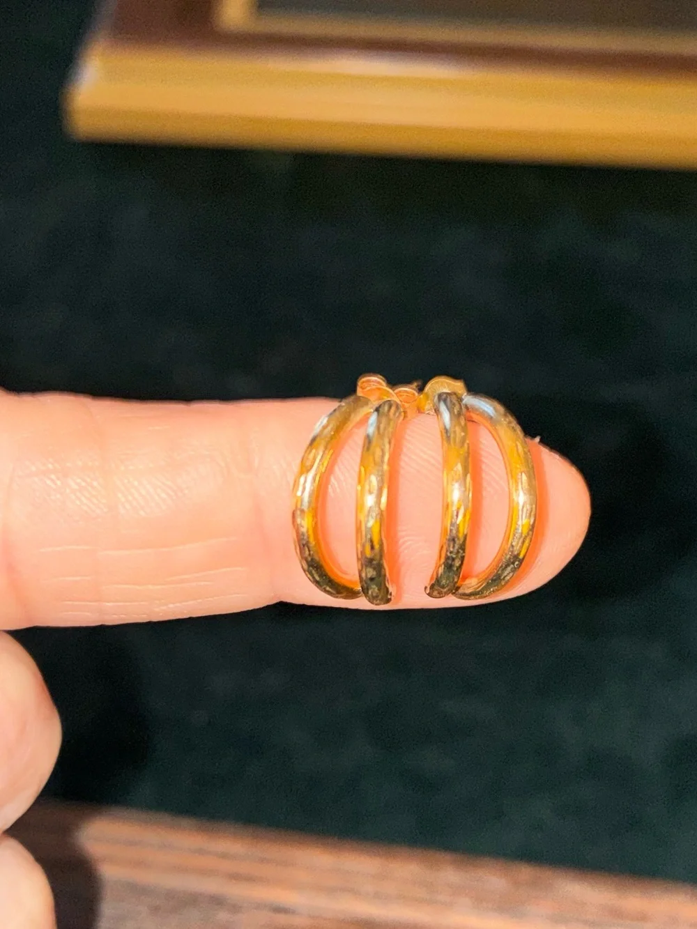 10k Solid Yellow Gold Diamond Cut Detail Hoops 0.59g - Picture 4 of 12